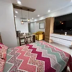 Cozy Suite Near Beach & Airport