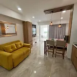 Cozy Suite Near Beach & Airport