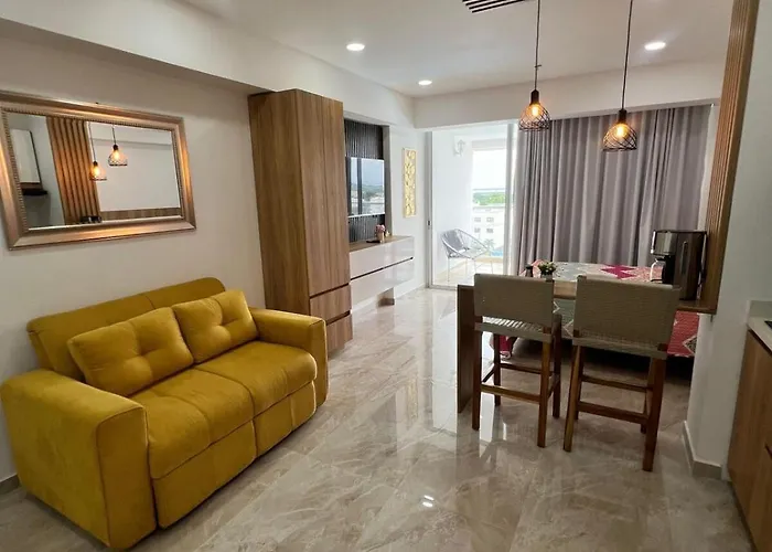 Cozy Suite Near Beach & Airport